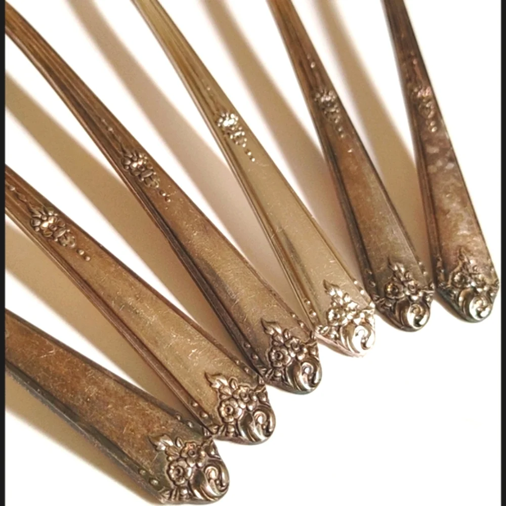 6 Tudor Plate Oneida Community Teaspoons